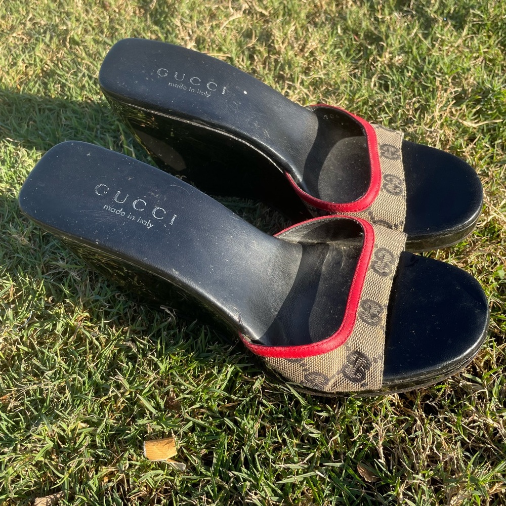 Gucci Women's Black and Brown Mules with Red Trim - Picture 2 of 9